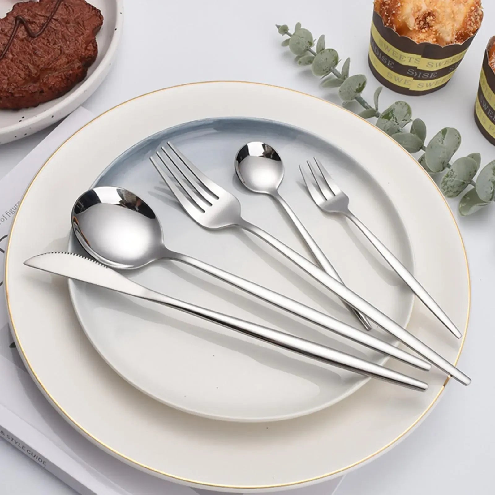 Stainless Steel Gold Cutlery Set, 30pcs/set Cutlery Service Kits Mirror-Polished Flatware Service for 6, Includes Dinner Knives, Dinner Spoons, Dinner Forks, Teaspoons and Tea Forks, Durable and Dishwasher Safe, Gold Dinnerware Sets